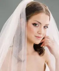 Trunk Show Spotlight: Toni Federici Veils 12/1 – 12/18. Desktop Image