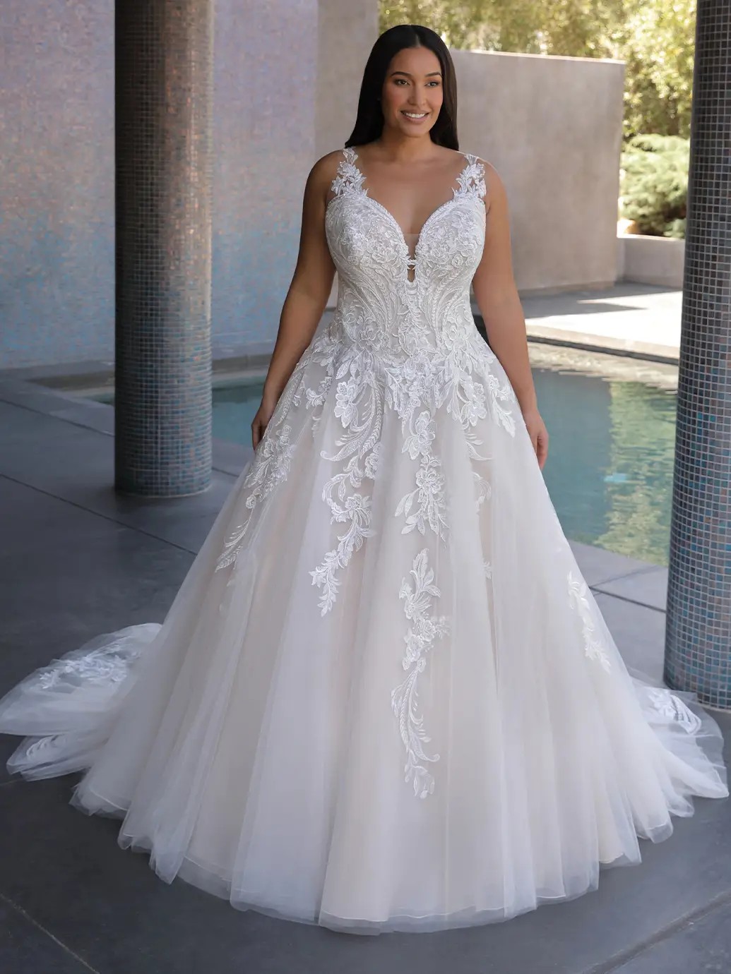 Plus-Size Trunk Show 7/7 - 7/16, 2023. Desktop Image