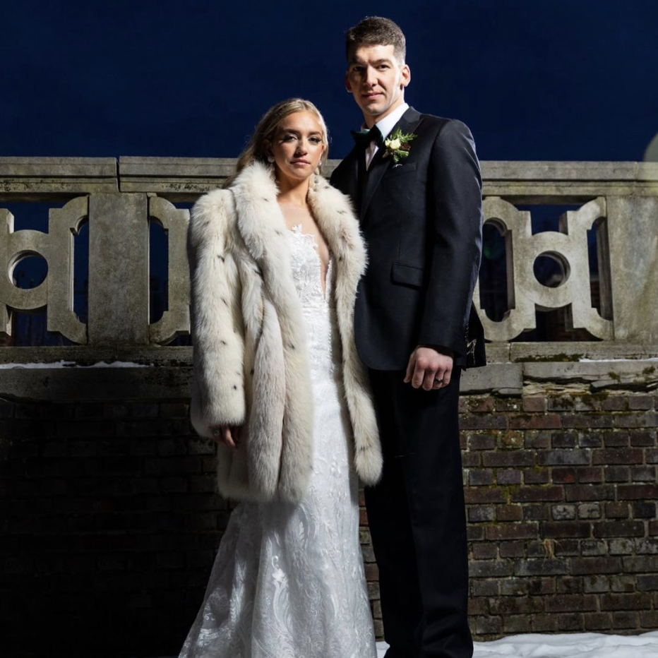 Winter Wedding Looks: Styling Tips for a Magical Cold-Weather Celebration. Mobile Image